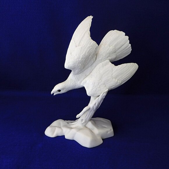 Majestic Wanderer Figurine Hawk / Falcon  Jonathan Bronson Franklin Porcelain - Picture 1 of 10